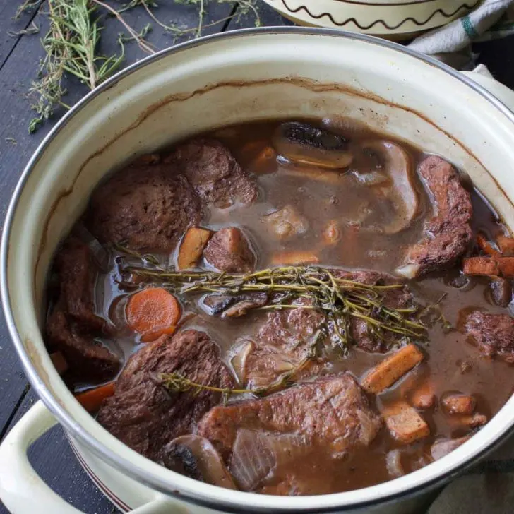 Vegan Beef Bourguignon stew reteta vegana