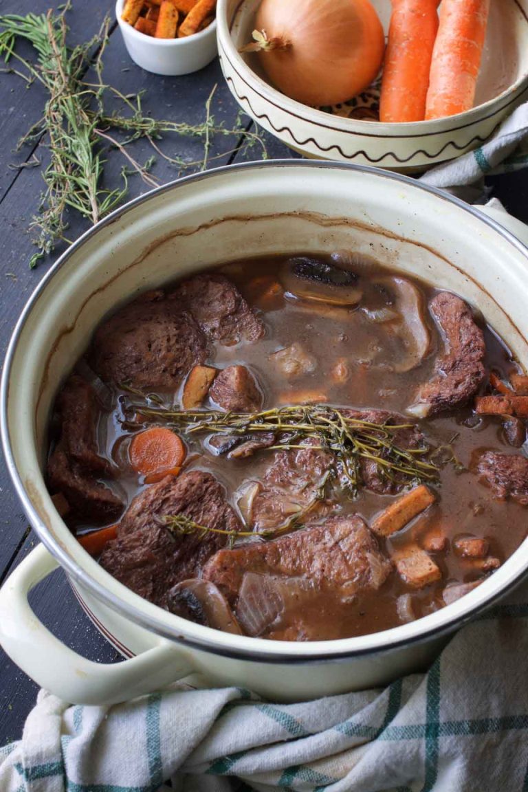 Vegan Beef Bourguignon stew reteta vegana