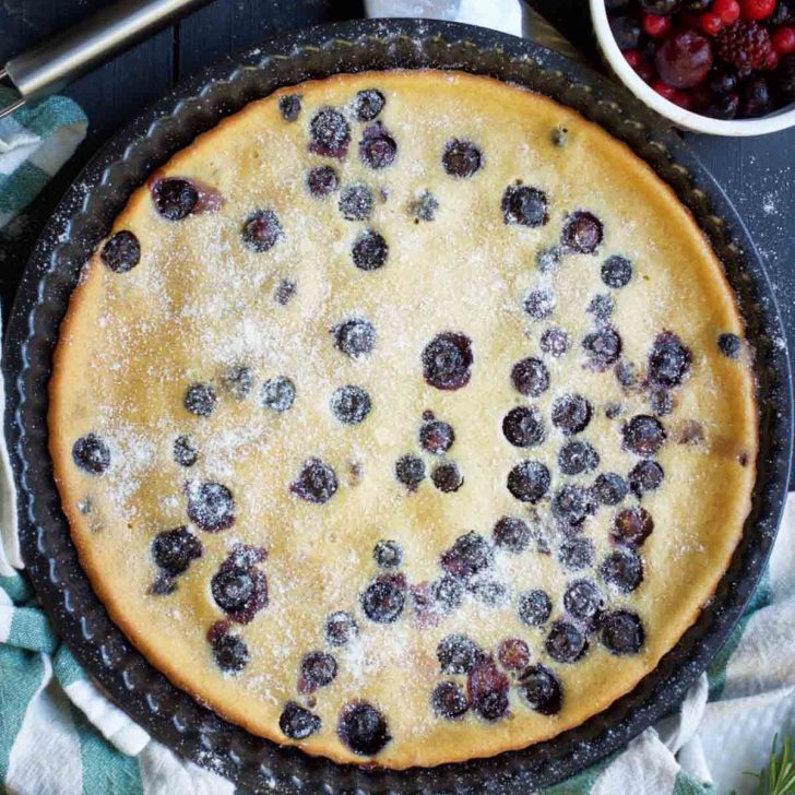 Vegan Blueberry Clafoutis cu afine