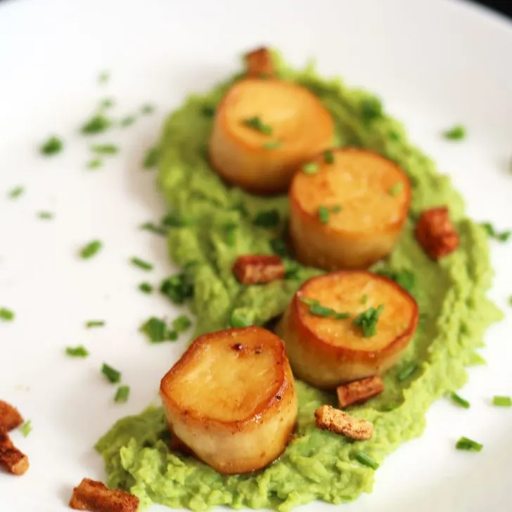 Vegan Scallops with Pea Puree Scoici de post