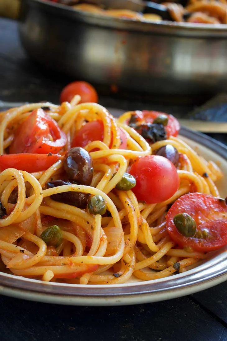 vegan italian spaghetti alla puttanesca pasta