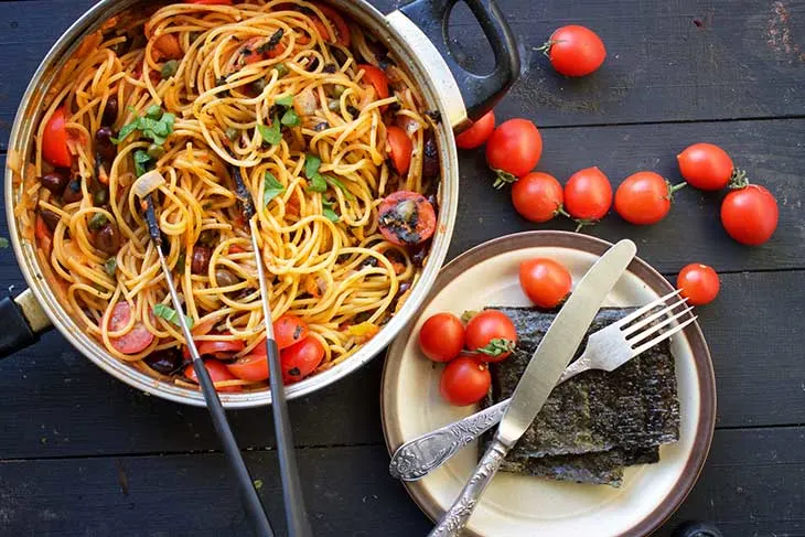 vegan spaghetti alla puttanesca pasta