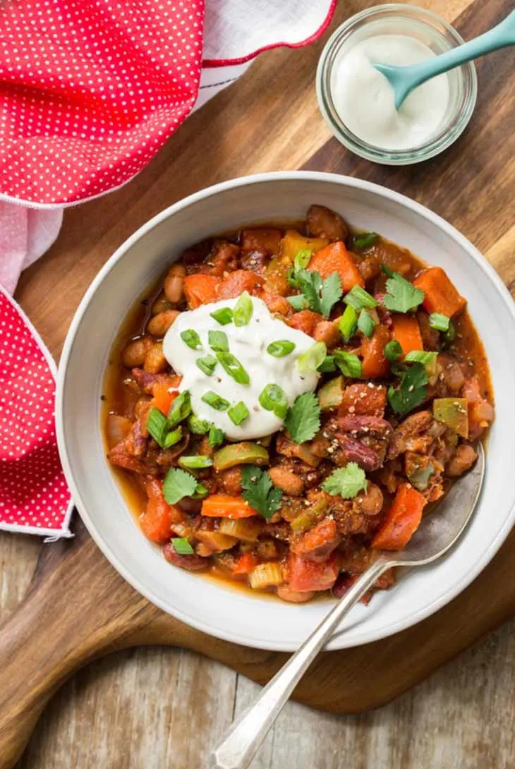 My Favourite Vegan Chili With Homemade Sour Cream