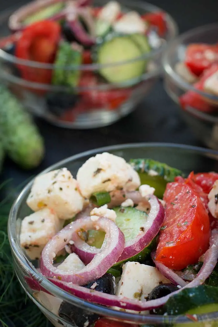 Retete de salate bogate in proteine salata greceasca de post