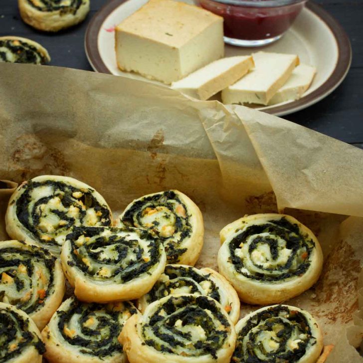 Greek Vegan Spinach Pinwheels rulouri cu spanac