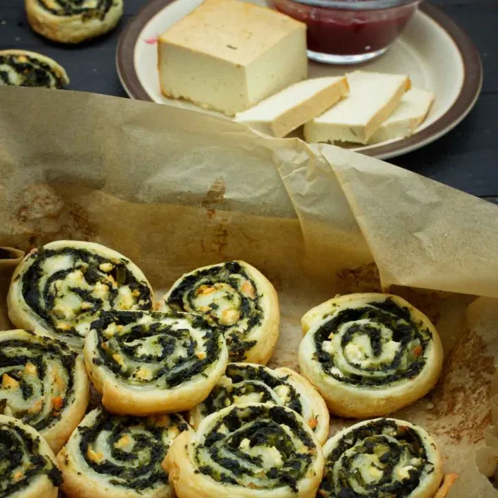 Greek Vegan Spinach Pinwheels rulouri cu spanac