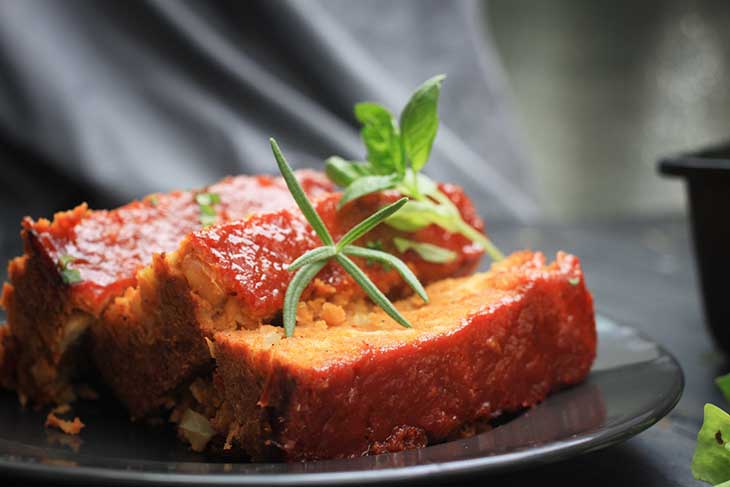 vegan meatloaf with tomato glaze 