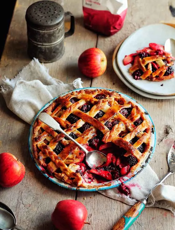 Essential Waitrose Apple & Blackberry Pie