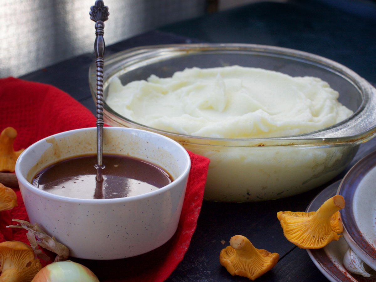 How to Make Vegan Gravy for mashed potatoes