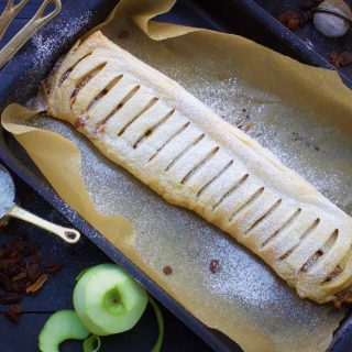 Vegan Apple Strudel cu mere de casa