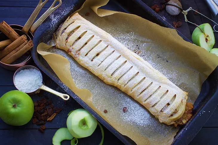 Vegan Apple Strudel cu mere de casa