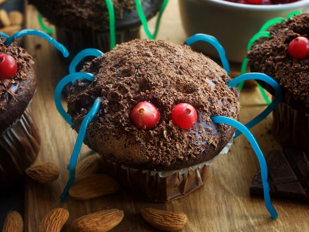 easy vegan spider cupcakes