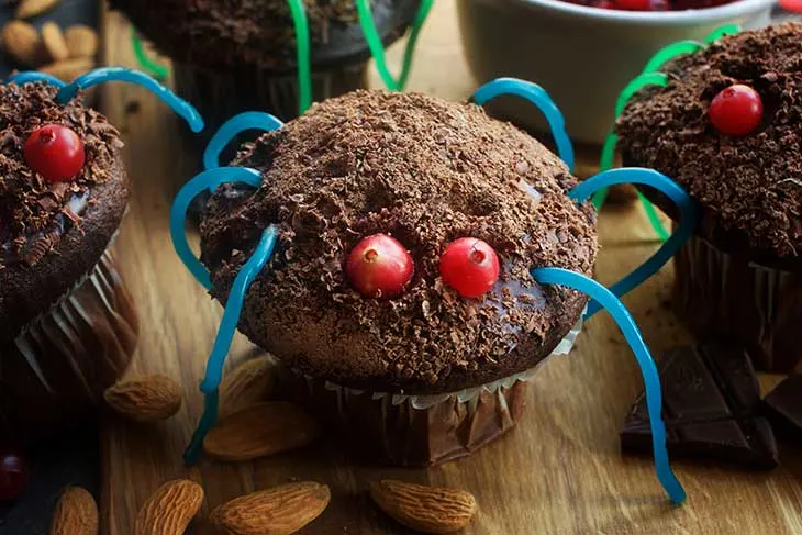 easy vegan spider cupcakes for Halloween 