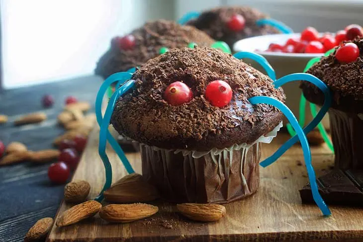 fun vegan spider cupcakes for Halloween 