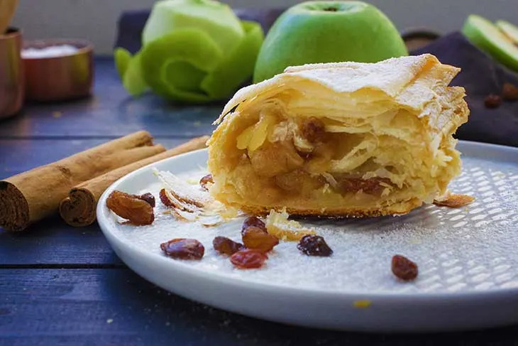 recipe for Vegan Apple Strudel puff pastry