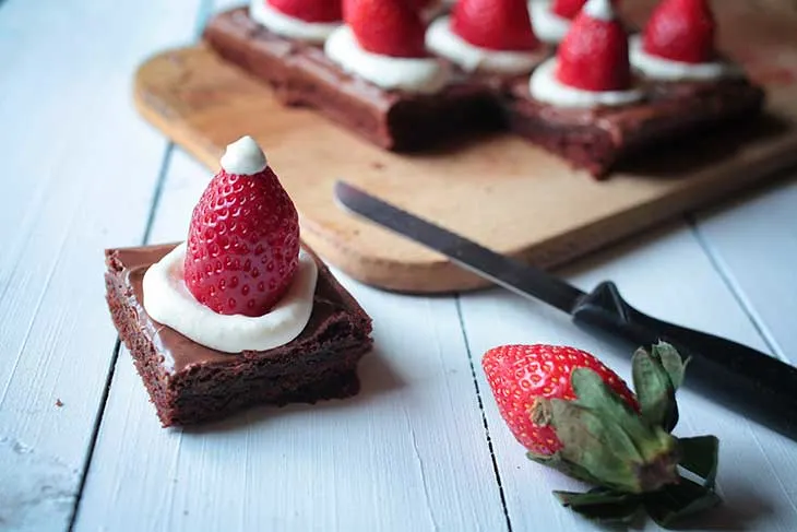 Vegan Christmas Brownies recipe reteta negrese cu capsuni