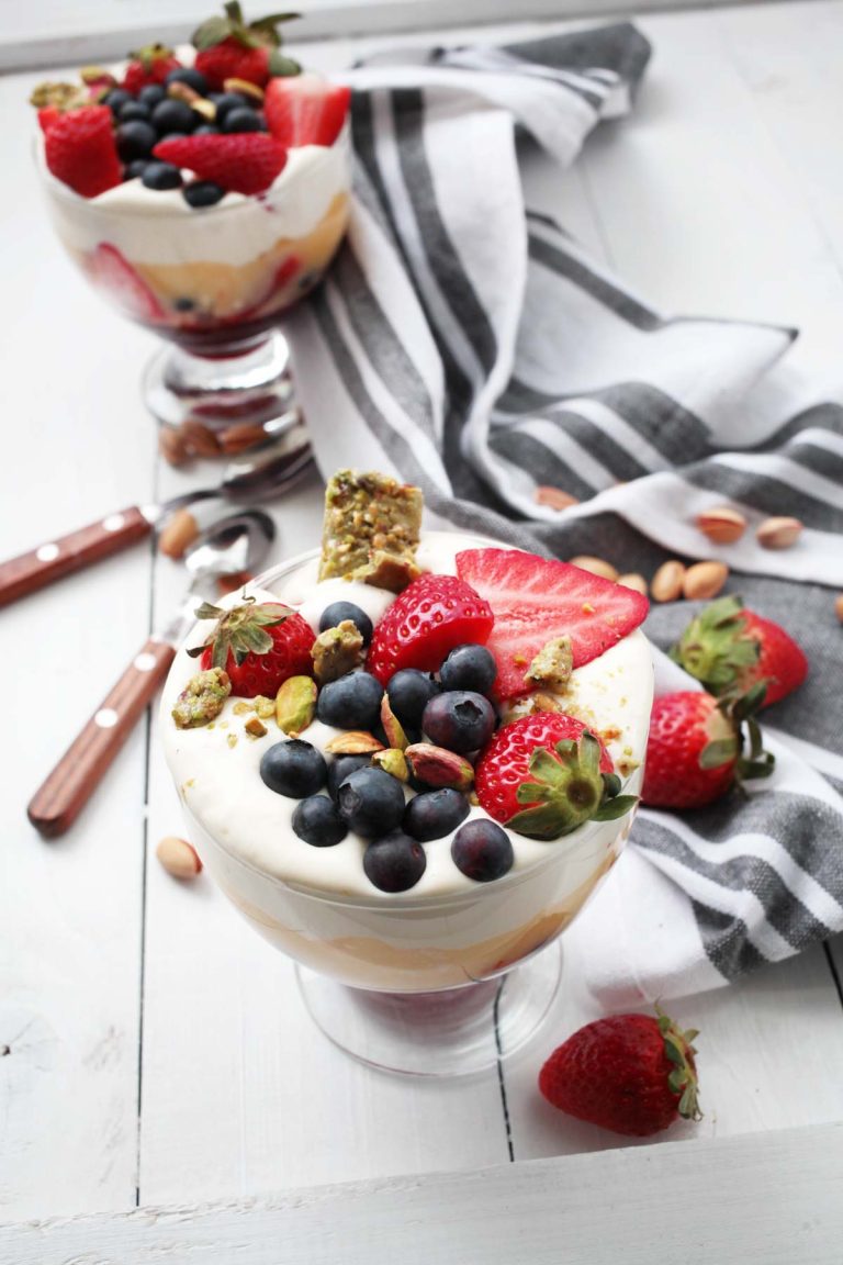 Vegan Trifle cu capsuni