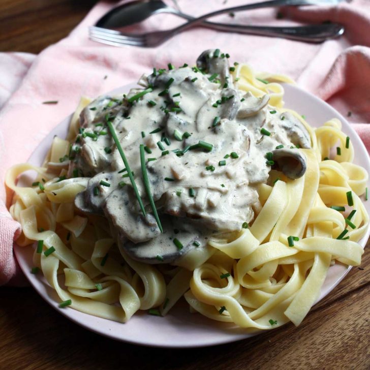 Mushroom Stroganoff Pasta Sauce stroganoff de ciuperci cu paste