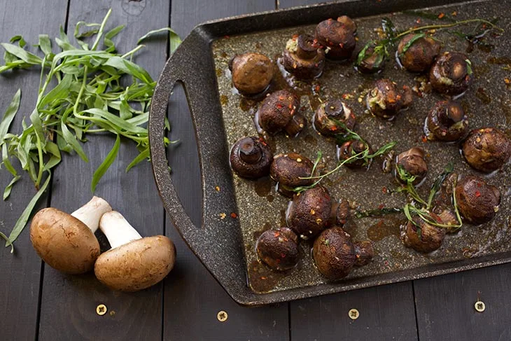 Perfect Roasted Garlic Mushrooms ciuperci la cuptor cu usturoi