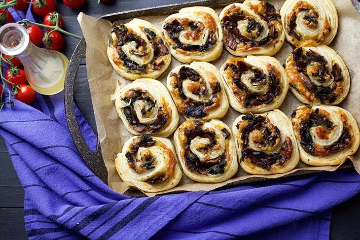 Vegan Mushroom Pinwheels Pateuri cu ciuperci de post