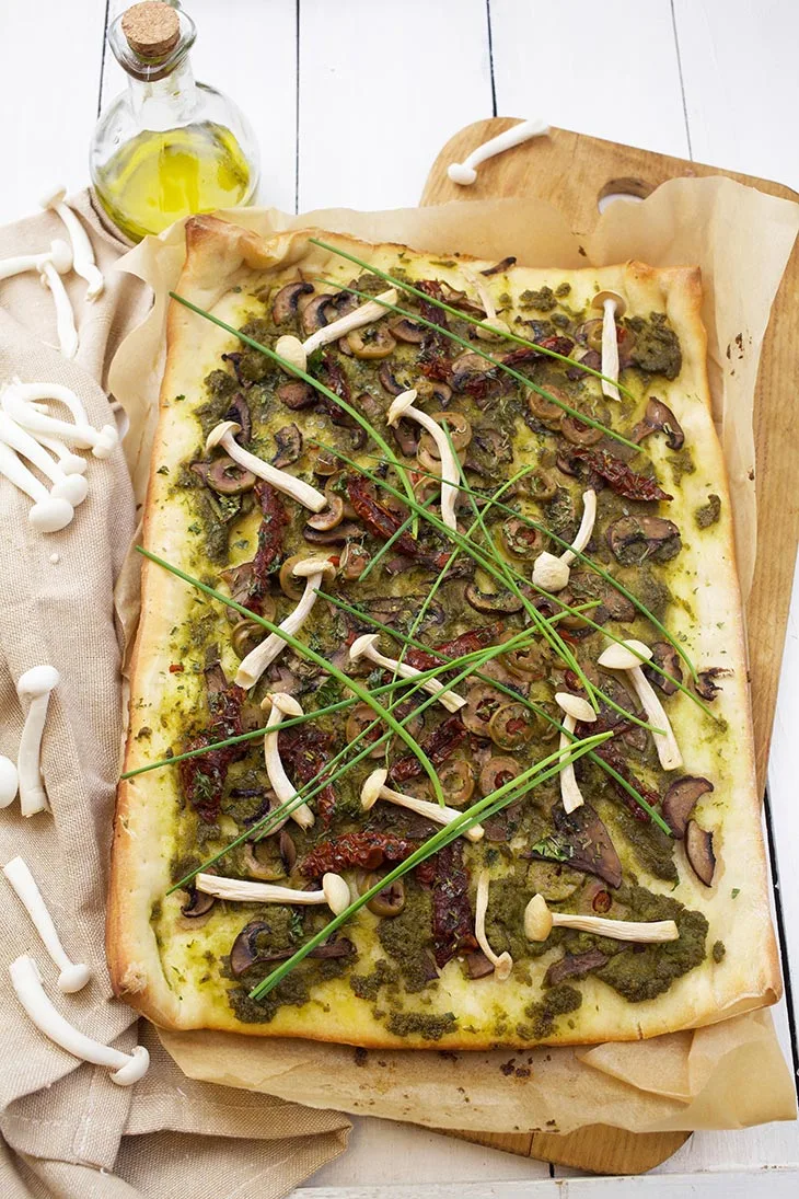 mushroom pizza with pesto