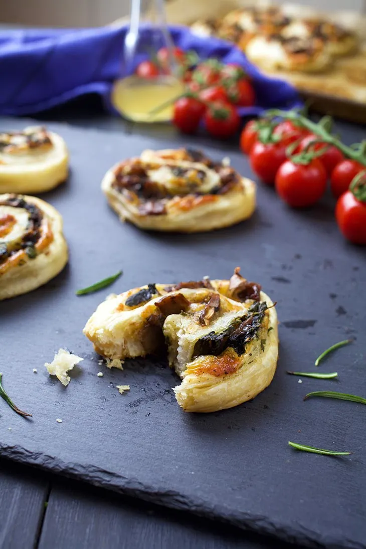 quick Vegan Mushroom Pinwheels Pateuri cu ciuperci