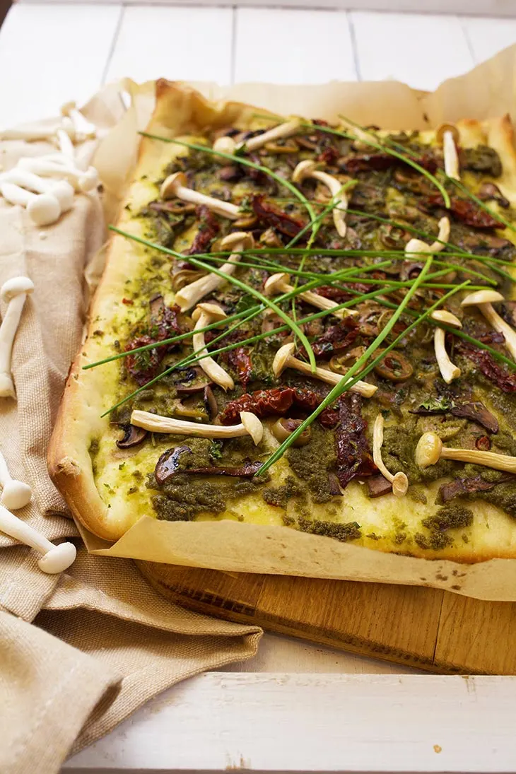 Pizza cu ciuperci si pesto