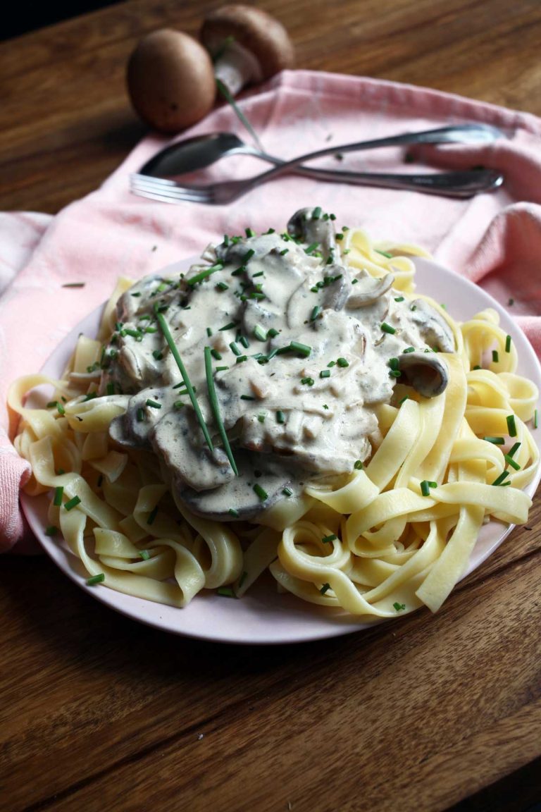 Mushroom Stroganoff Pasta Sauce stroganoff de ciuperci cu paste