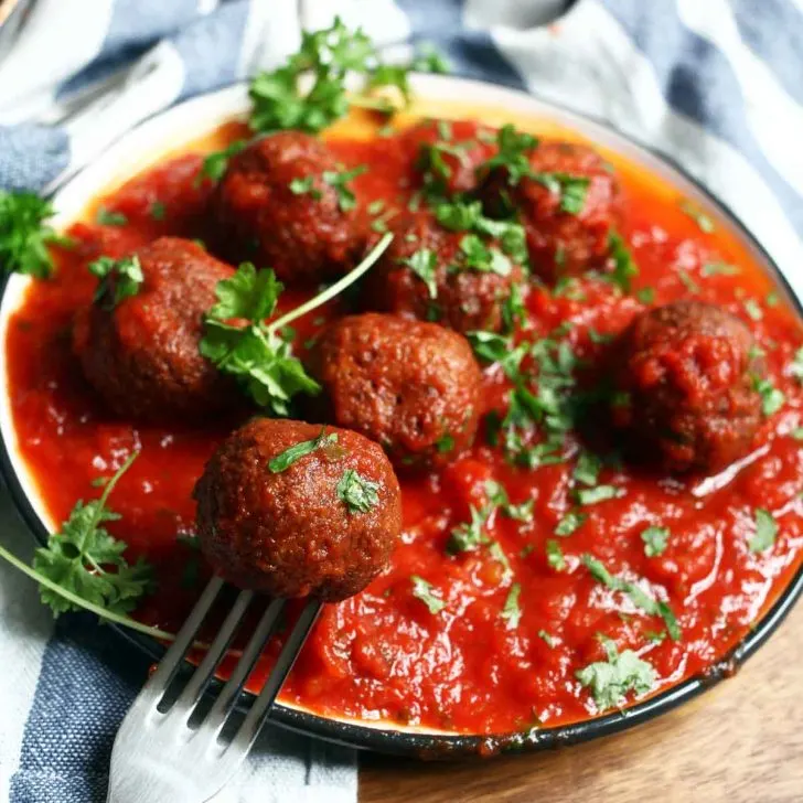 Black Bean Meatballs in Sauce chiftelute de fasole neagra in sos tomat