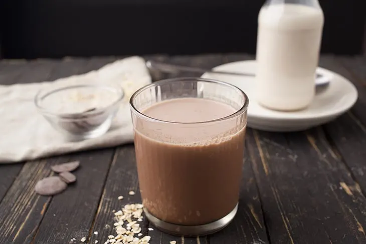 chocolate milk made of oats lapte de ovaz cu cacao