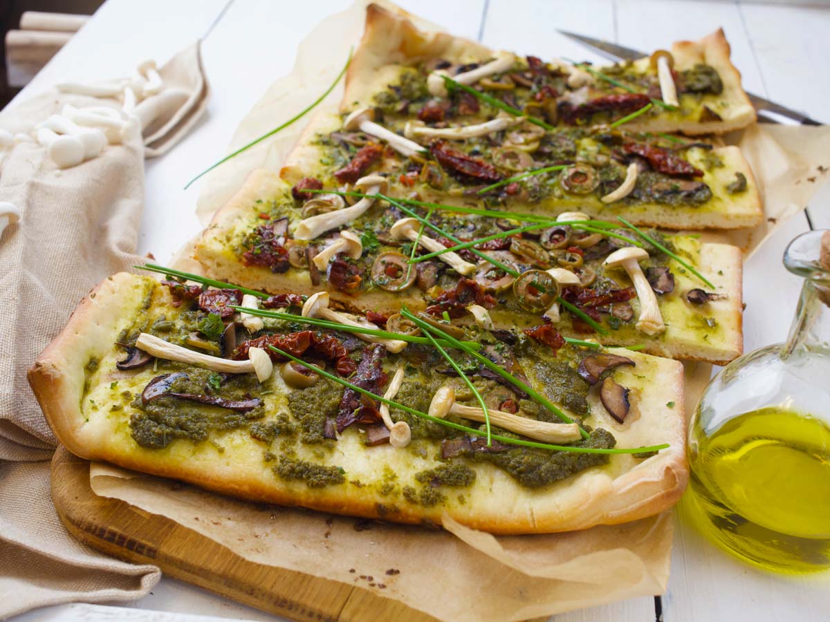 homemade mushroom pizza