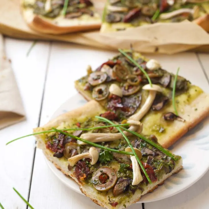 vegan mushroom pizza cu ciuperci