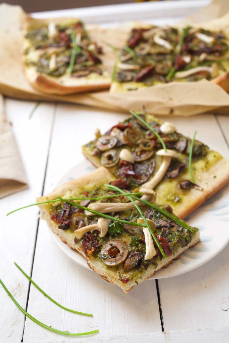 vegan mushroom pizza cu ciuperci