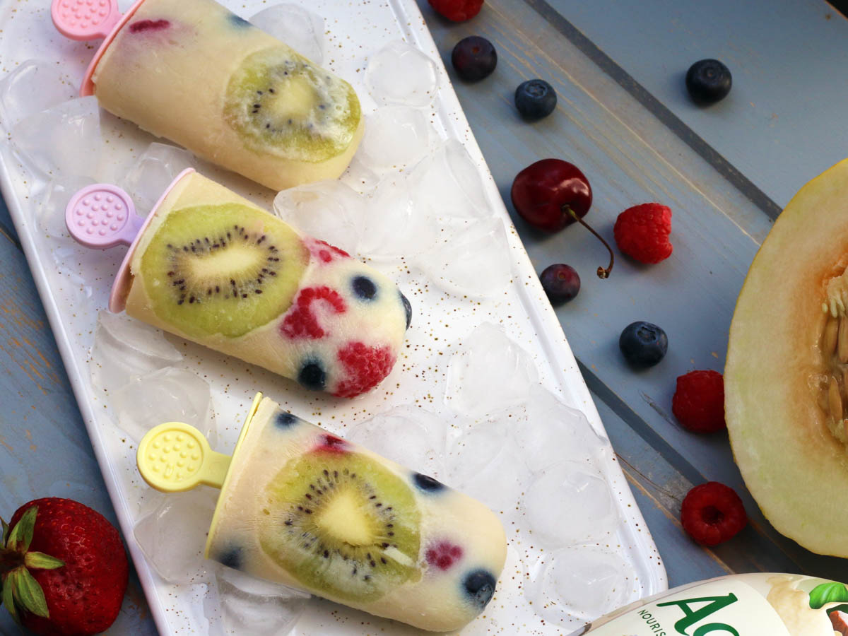 vegan popsicles with fruits and coconut