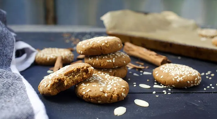 tahini cookies with sesame