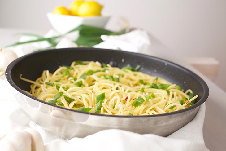 how to make vegan garlic noodles