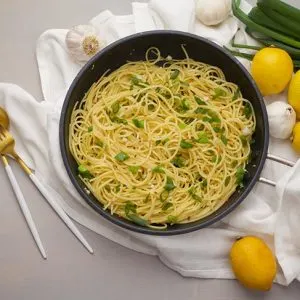 vegan garlic noodles taitei cu usturoi