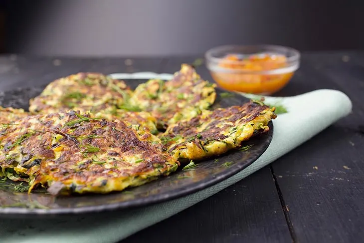 vegetable fritters serving