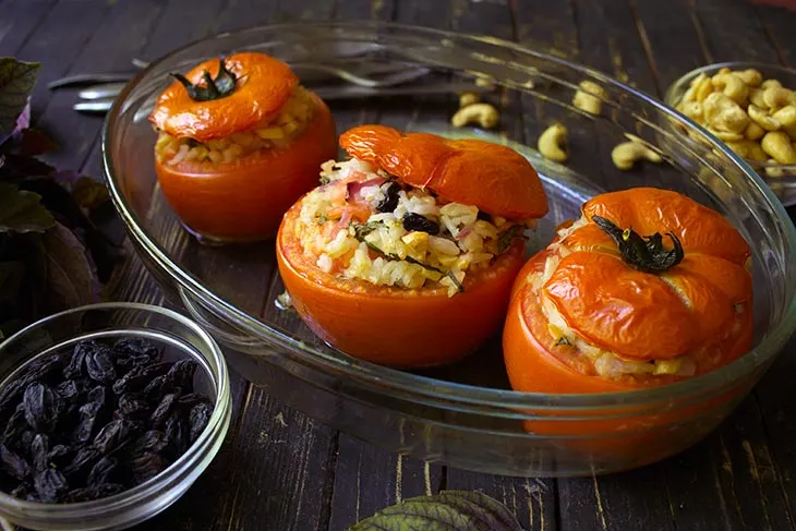 Greek Rice Stuffed Tomatoes rosii umplute