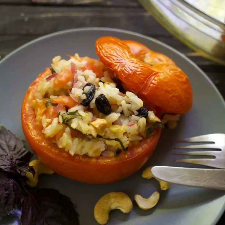 Vegan Rice Stuffed Tomatoes rosii umplute