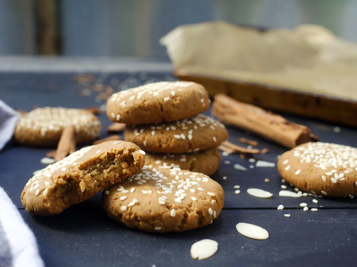 tahini cookies with sesame