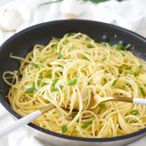 vegan garlic noodles asian recipe taitei cu usturoi