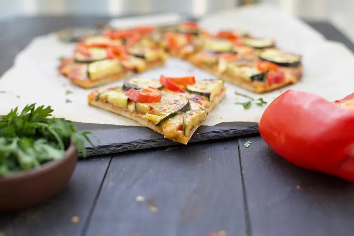 Blat de pizza din conopida vegan