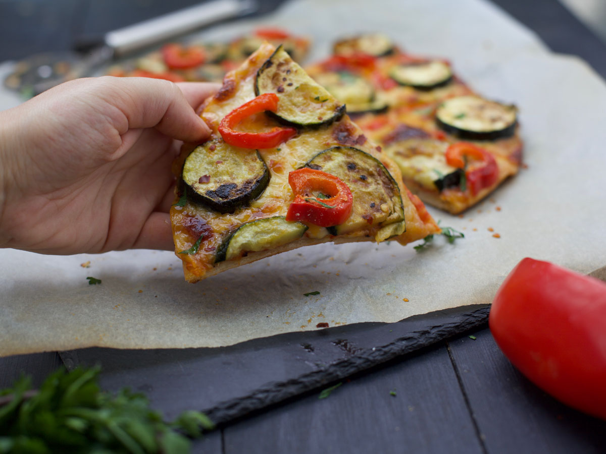 Blat de pizza vegan din conopida 