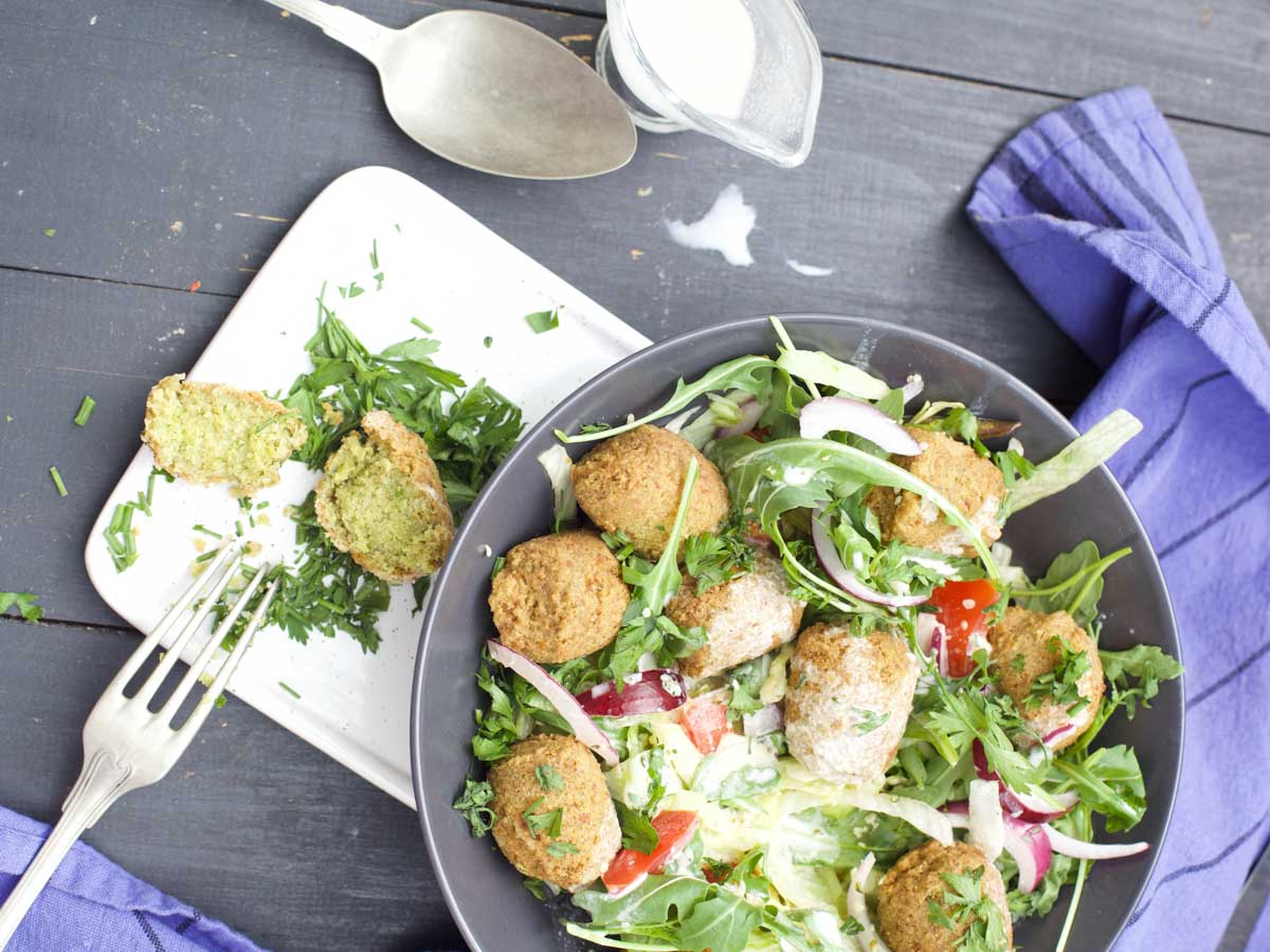 falafel din quinoa cu sos