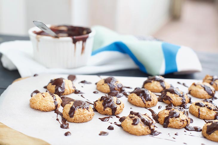 Vegan Macaroons - Fluffy Coconut Chocolate Cookies