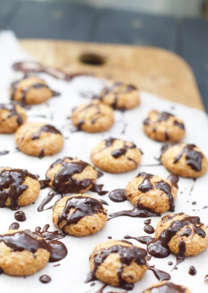 Vegan Macaroons recipe Fluffy Coconut Cookies with chocolate