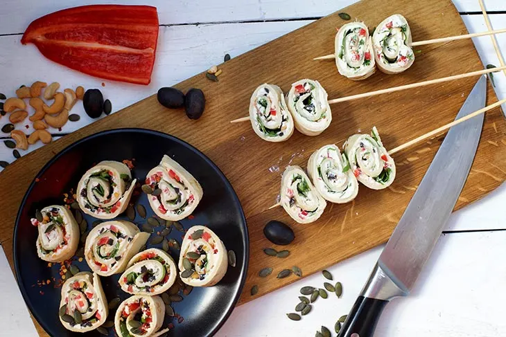 Vegan tortilla roll ups Rulouri din tortilla Rulouri aperitiv