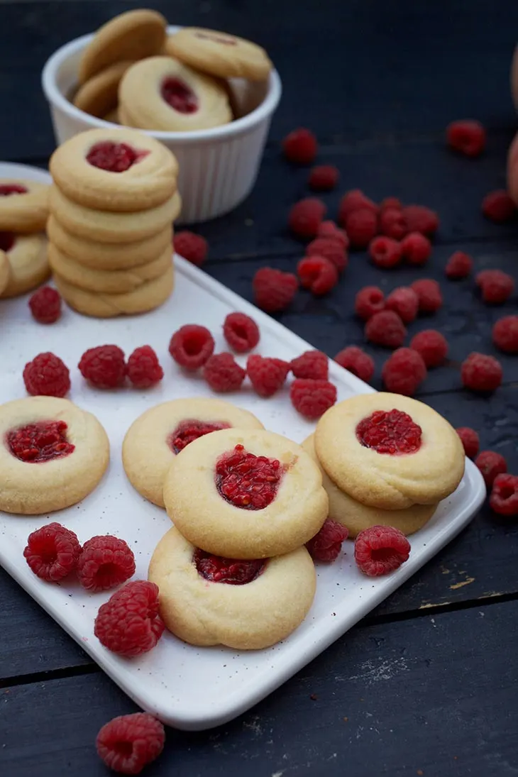 Biscuiti cu gem de zmeura