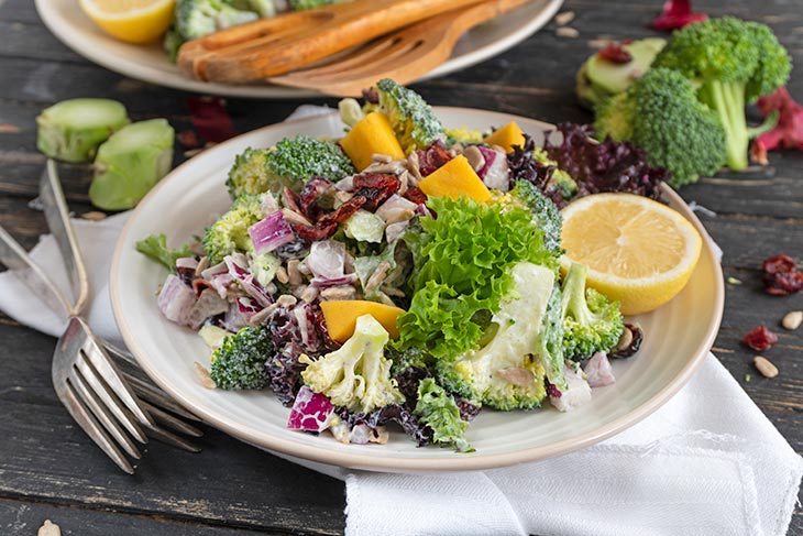 cum sa faci Salata de broccoli reteta